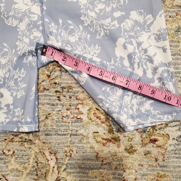 Reformation Ecomove 7 inch Blue Print Shorts, Size XL - Picture 8 of 16